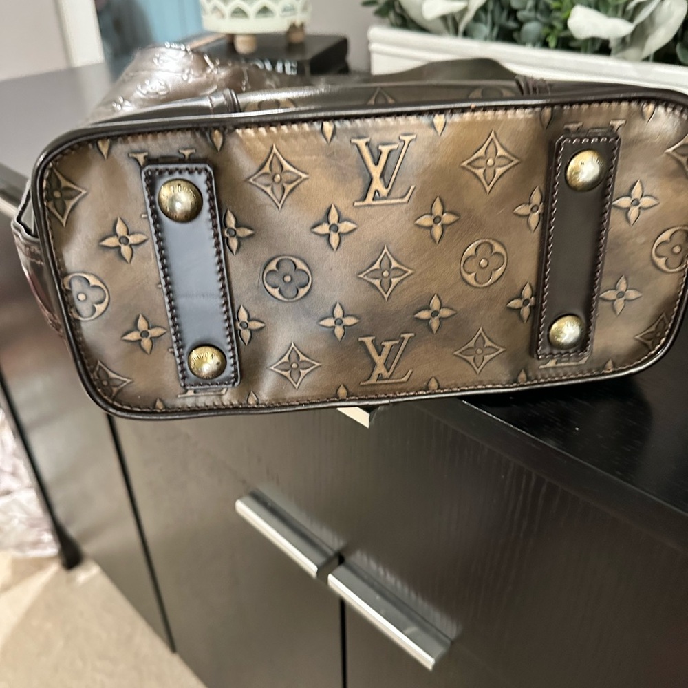 Louis Vuitton Limited Edition Bronze Monogram Embossed Leather Sergent Bag - Picture 8 of 16